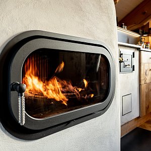 Hafner-Ofenbau-Lehmofen-Brunner-HKD8-Lehmputz